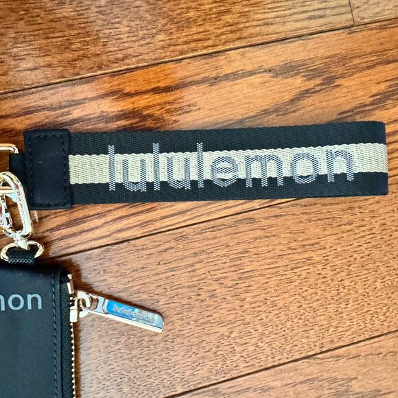 NWT Lululemon Dual Pouch Wristlet Wordmark - Picture 4 of 7